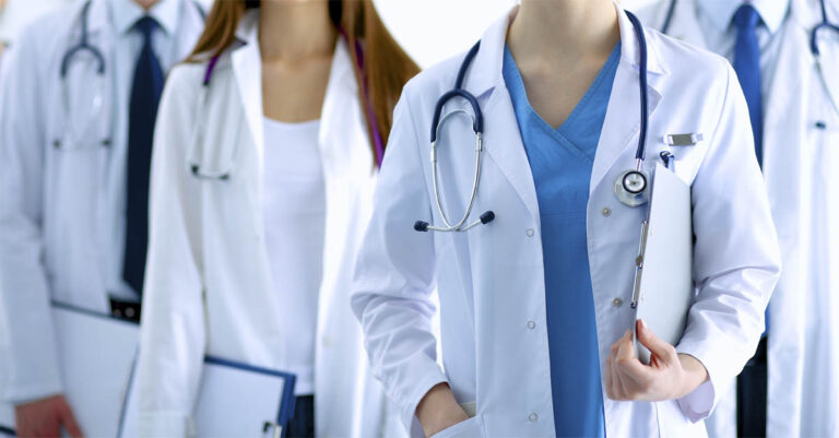 Trabalho médico, auto cuidado e competição dentro da equipe de saúde.