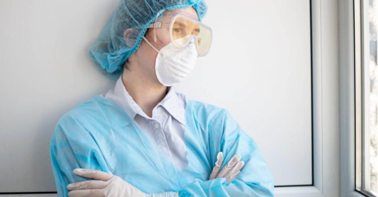 Saúde mental dos médicos brasileiros durante o combate à pandemia da COVID-19