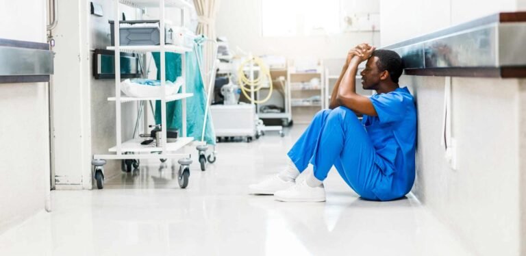 A saúde mental dos futuros médicos: uma jornada além dos livros
